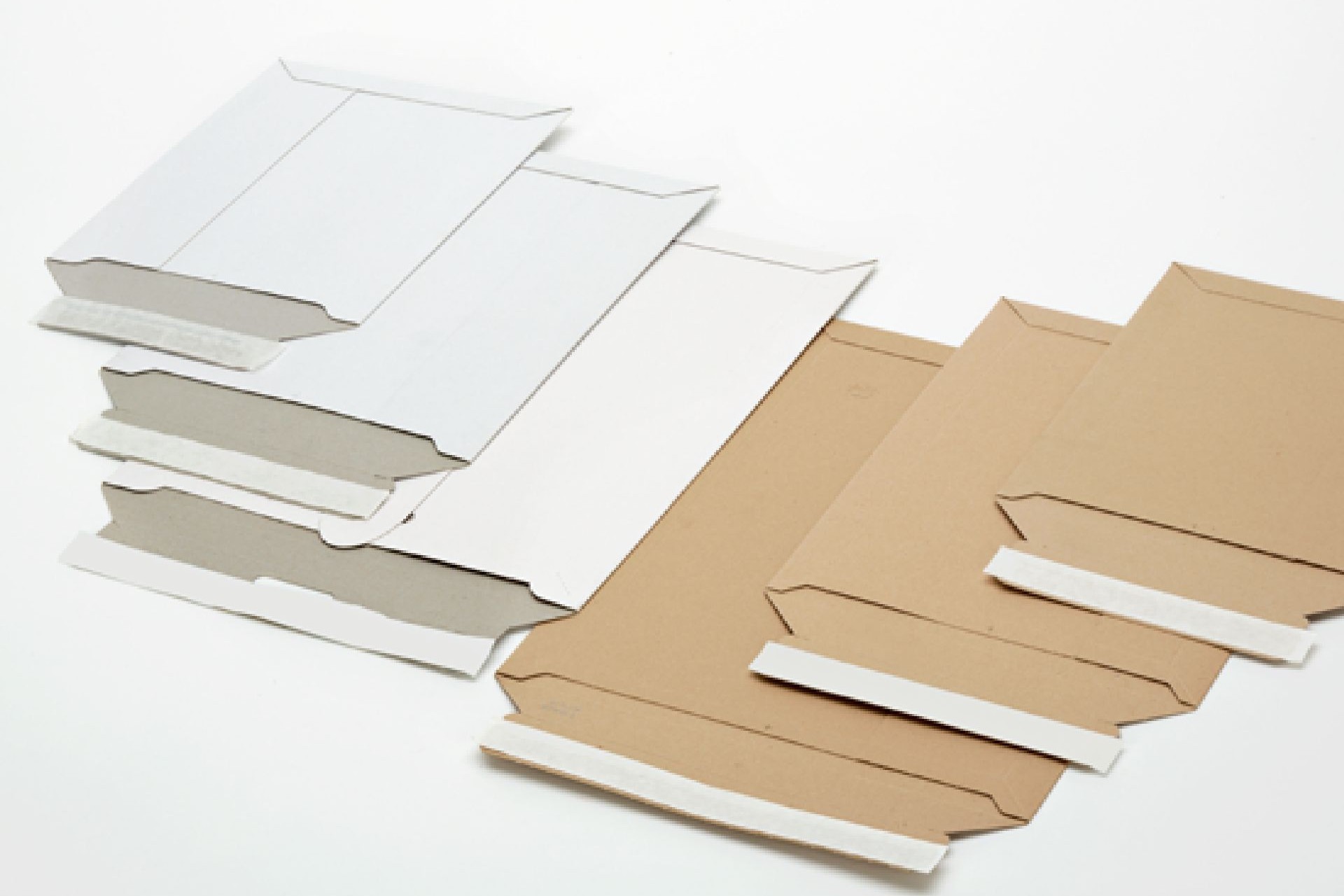 Versandtaschen aus Voll- und Wellpappe