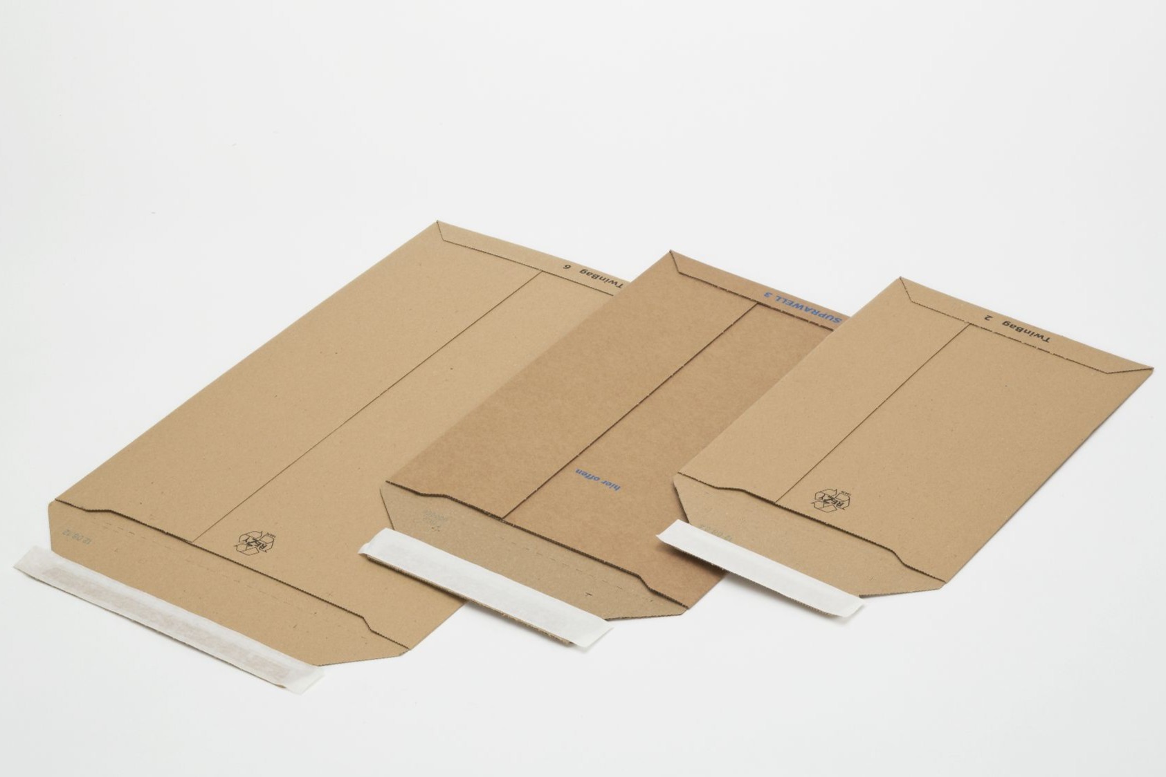 Versandtaschen aus Wellpappe mit Selbstklebeverschluss