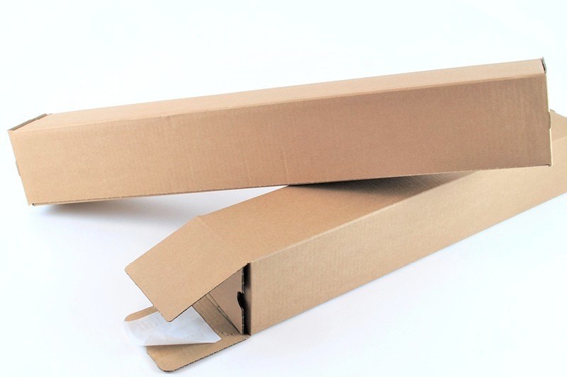 Nachhaltige quadratische Versandrohre aus Wellpappe zum Aufrichten mit Selbstklebeverschluss